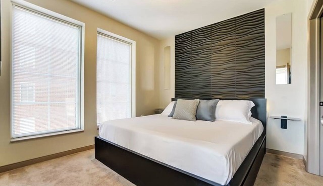 Modern Downtown Luxury Apartment w/View