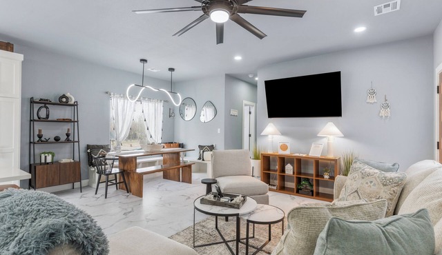 Modern Masterpiece in Downtown Tulsa-Sleeps 6