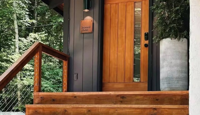 Modern Mountain Chalet Near Storyland & Summer Fun