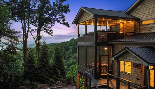 Modern Mountain Oasis 5BR with Million-Dollar Lake Views EV Hot Tub PetOK
