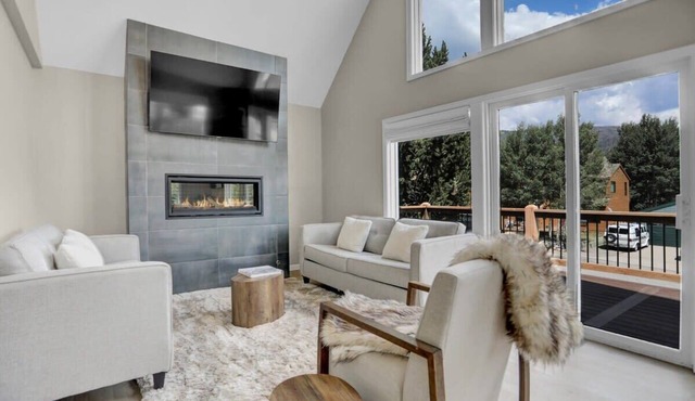 Modern Mountainside Sanctuary