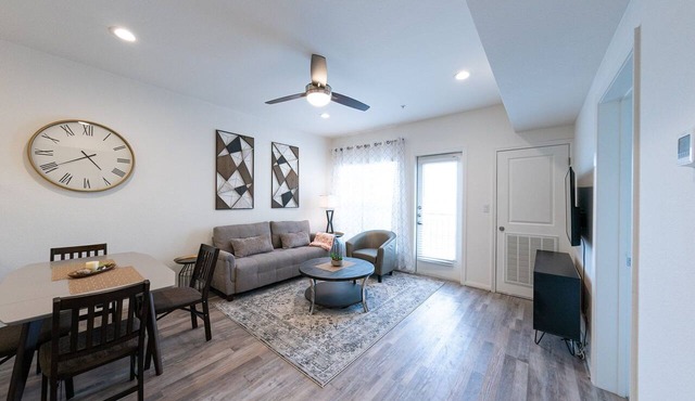 Modern One Bedroom + Study private condo unit|2P