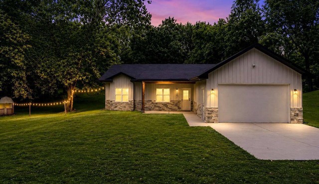 Modern Ranch | 3 King Beds | Fire Pit |