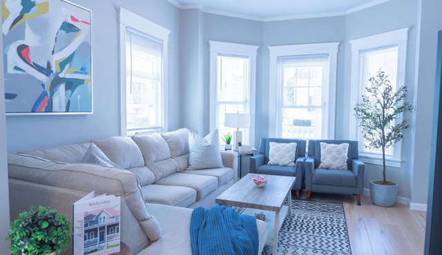 Modern & Spacious 4 Bedroom Single Family Home
