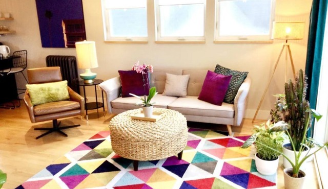 Modern & Sunny House Steps from the Promenade. Private Parking!