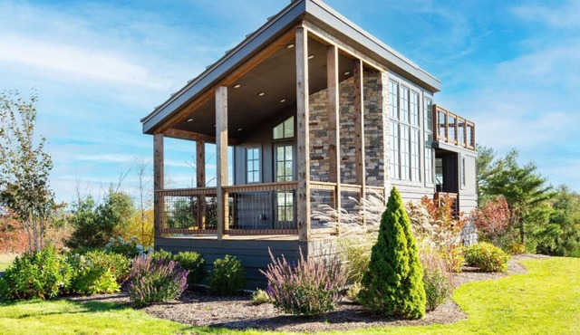 Modern Tiny Home | Stunning Views + Top Amenities