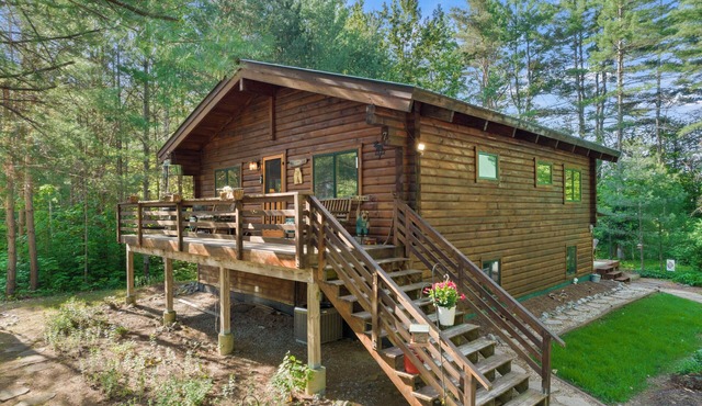 Modern Treetop Log Cabin in the Heart of Schroon Lake