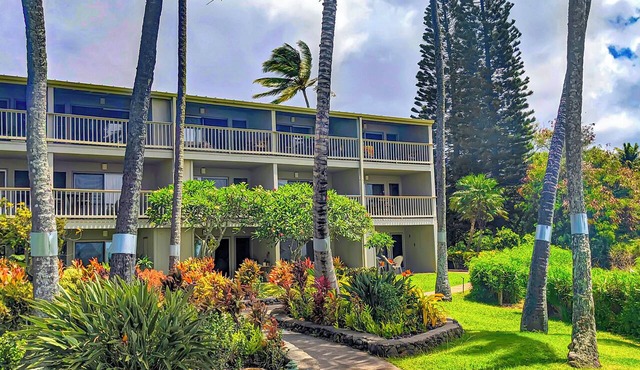 MOLOKAI ISLAND Two Bedroom Oceanfront Top End Unit!
