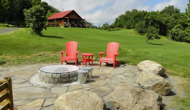 Mountain Cabin Hebron, NY, 56 ac. 360 deg. views, outdoor year-round hot tub.