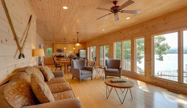 Mountain View Cabin on Lake Blue Ridge: Hot Tub!