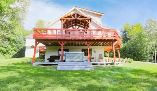 Mountain Views, Hot Tub near Hiking, Ski & Santa`s Village