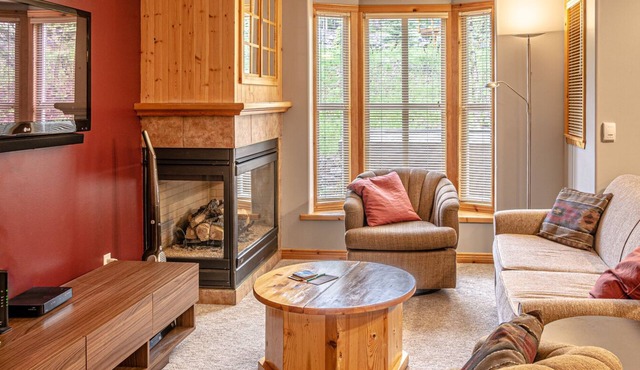 Multi Level Condo Close to Village | Access to Ski-Out Trail | Private Hot Tub | Fireplace