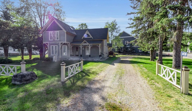 Near Village Ellicottville Chalet .2 Miles all sidewalks to the village.