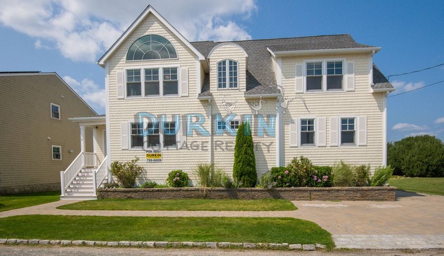 New and Modern Home, Ocean Views, Central Air Conditioning, Short Walk to Beach