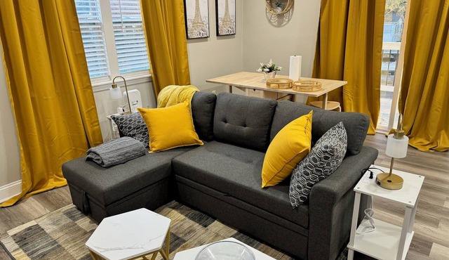 NEW CONSTRUCTION. Cozy 1-bedroom guesthouse with AC, WiFi in welcoming LaGrange.