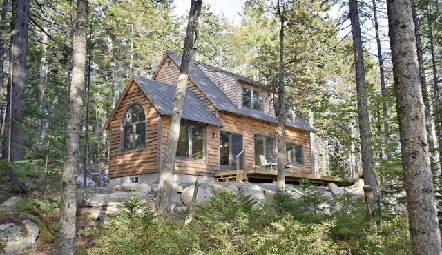 NEW custom cabin on private cove! Gateway to Acadia! 3 acres! Family friendly!