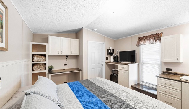 NEW! Daze Off(Suite 6) - Pet Friendly Suite by The Lodges at Fossil Creek
