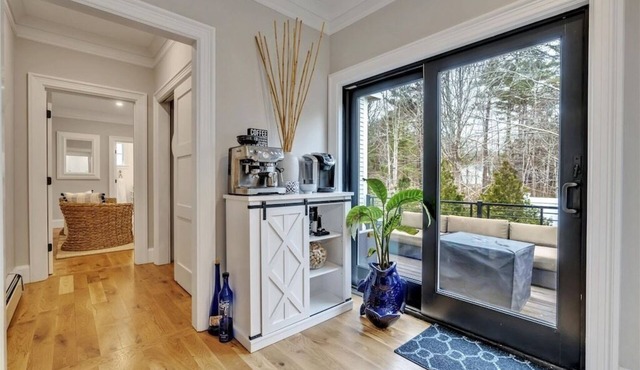 New home in Cape Porpoise center w/guest house!