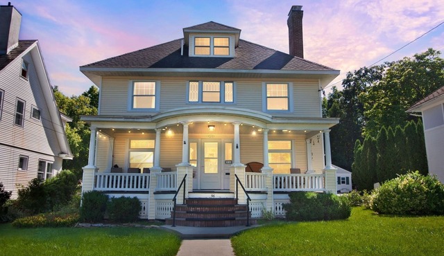 NEW LISTING! Cozy Trotter (4-Bedroom Home) - Pets Allowed