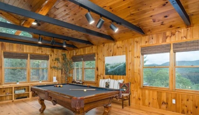 New Listing! Luxury mountain view cabin in the heart of Aska Adventure area