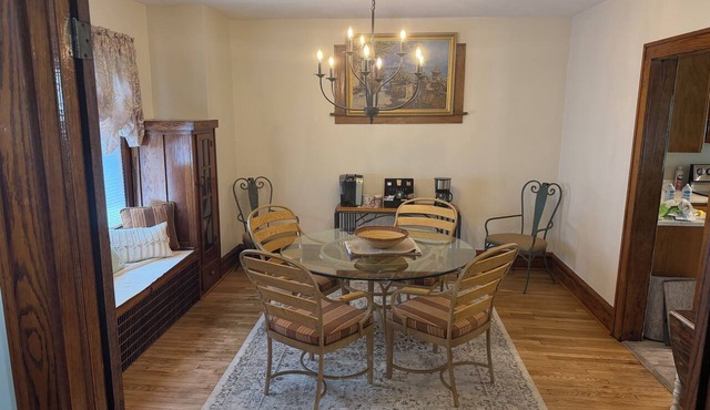 NEW LISTING, Renovated Home -Peaceful, & Relaxing 3 bedroom Close to Everything