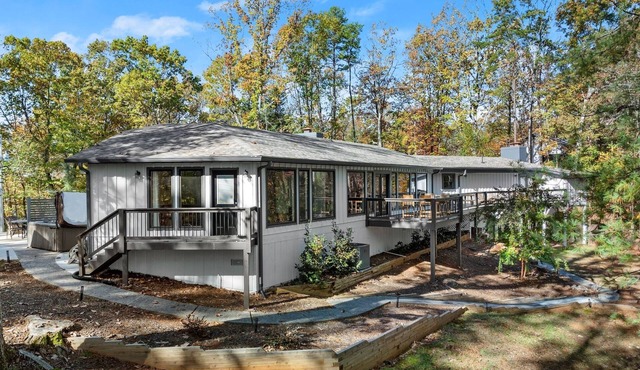 New Listing! Three Chimney Lodge-Hot Tub/Game Room/Fire Pit/4 Bed!