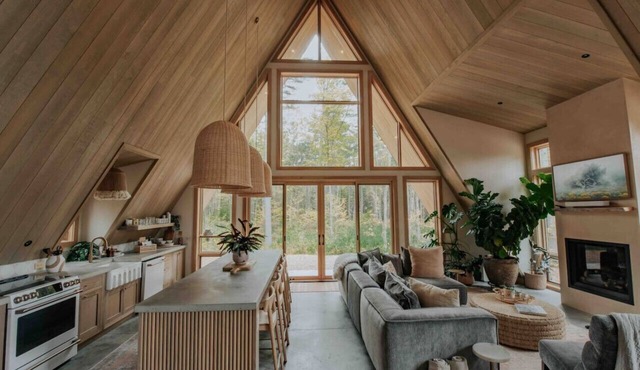 *NEW* Luxury A-Frame by Sunday River w/hot tub