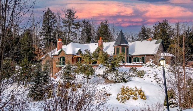 NEW! Private Luxury Estate w/Mountain Views Close to Attitash/Hot Tub, Sauna