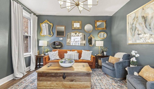 NEW! Stunning 5bdr game+movie room, VIEW, Parking!