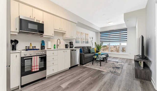 Newly Built Modern Condo w Balcony & City Views