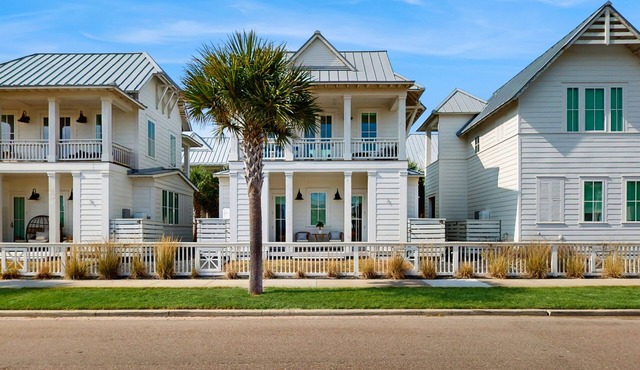 Newly built serene island home w/shared pool, & beach access
