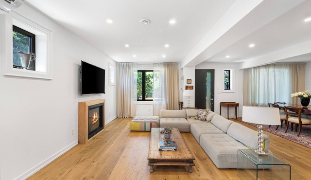 NEWLY LISTED Trinity Bellwoods 4 br home !