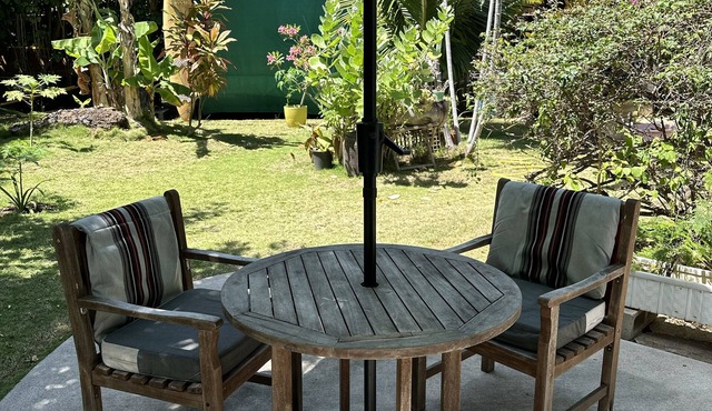 Newly Renovated Lanikai, steps to Ocean A/C, kayak, Detached Private cottage
