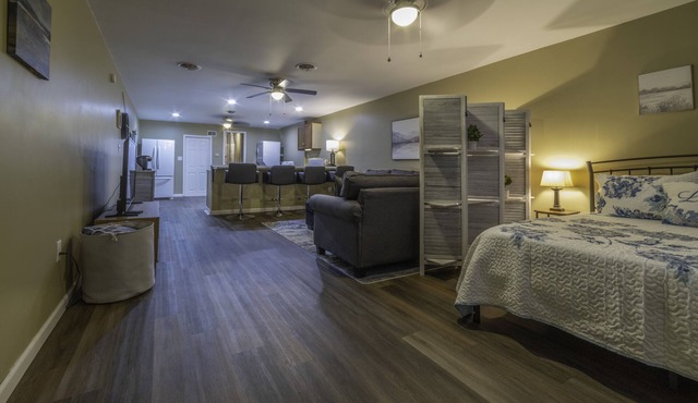 Newly renovated studio apartment! Close to Buhl Park and Shenago Reservoir Lake