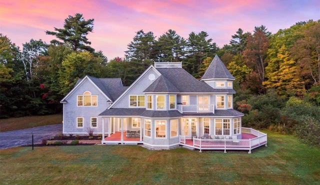 NICEST LAKEHOUSE IN MAINE - PRIVATE BEACH - LUXURY!