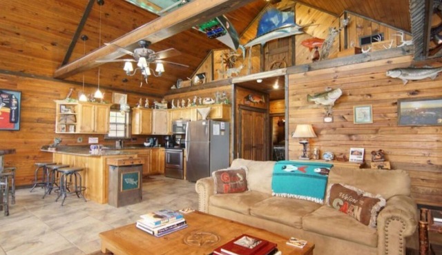 No. 1 Top-Rated Waterfront Lodge on Lake Fork Pet Friendly