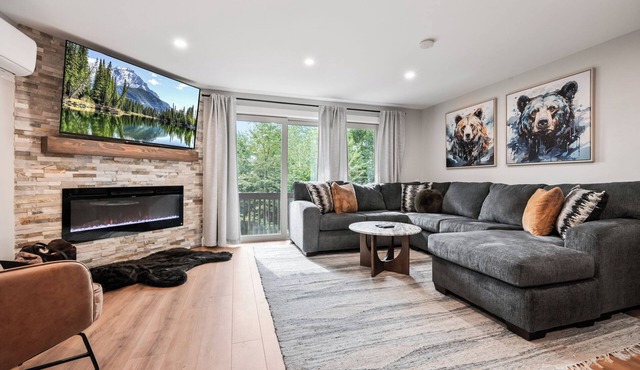 Nordic Retreat - New Reno - Pools & Hot Tub - Skiing - Story Land -Game Room!