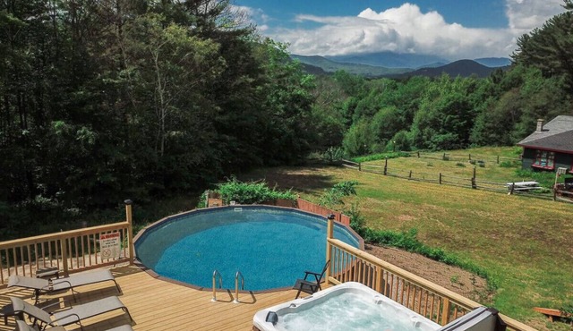 North Conway Getaway | Hot Tub, Pool & Sleeps 25!