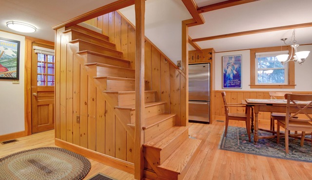North Conway Home < Walk to Slopes at Cranmore!