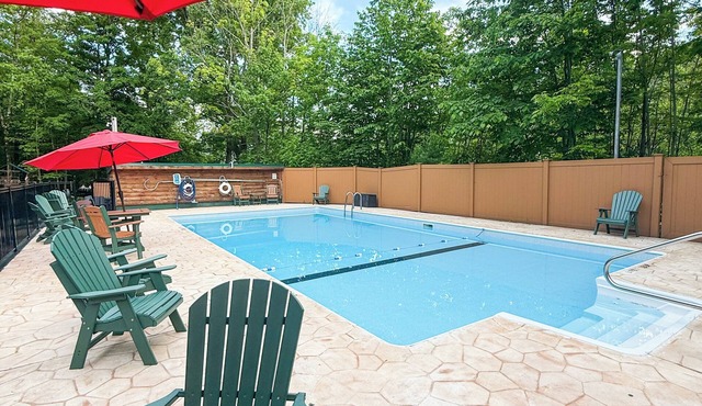 Northern Acres Resort with 20 bedrooms and WiFi, AC in serene Lake George