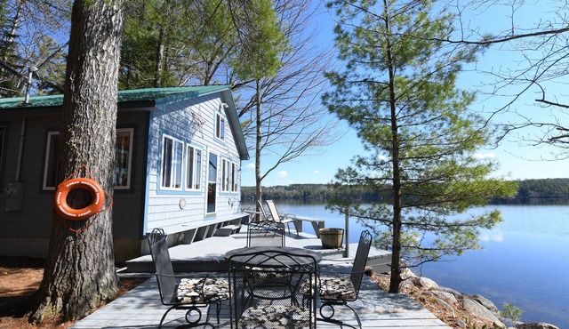 * NOW ON SPECIAL * Serene Pet-Friendly Camp on the Edge of Highland Lake!