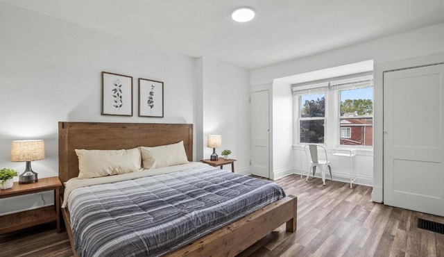 Oakland/University @G Modern and Bright Private Bedroom with Shared Bathroom