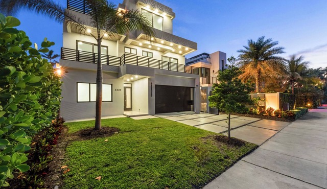 Ocean Crown Villa - A Modern Beach Getaway