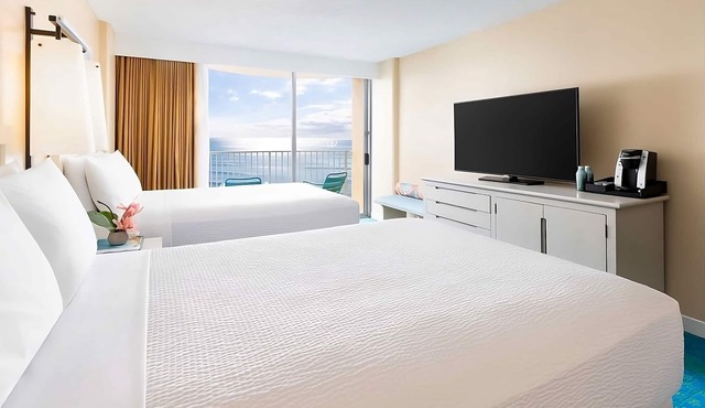 Ocean Front Two Doubles with Lanai at The Twin Fin Hotel, 4 Units, Outdoor Pool
