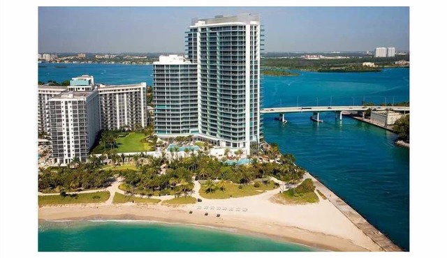 Ocean view lux studio at Ritz Carlton w/enhanced sanitation protocol in Bal Harbour
