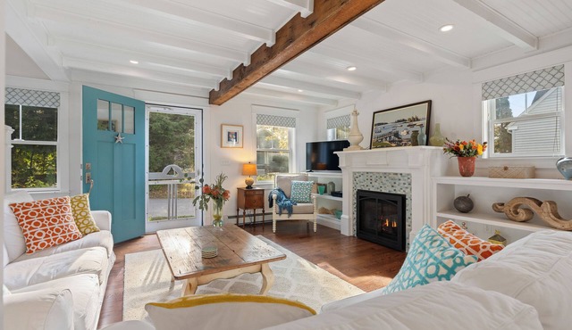 OCEAN VIEWS, Rooftop Deck, HOT TUB, new back deck! 3-min walk to Willard Beach
