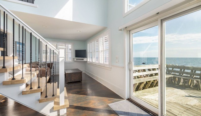 Oceanfront Escape in Point Judith!