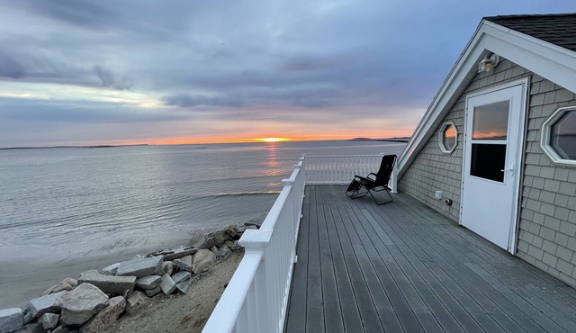 Oceanfront home with Stunning views, Private Deck