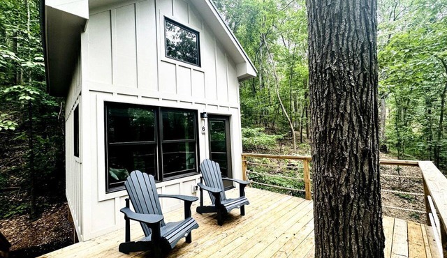 Off-grid Tree House Suitable for Four in Alabama