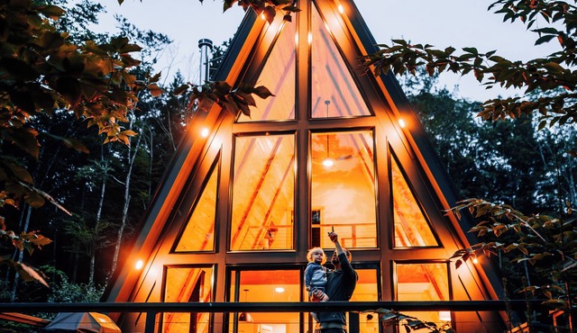 Off-Grid w/Wood Fired Hot Tub - Modern, Clean and Cozy - 4 Kayaks - 90 Acres